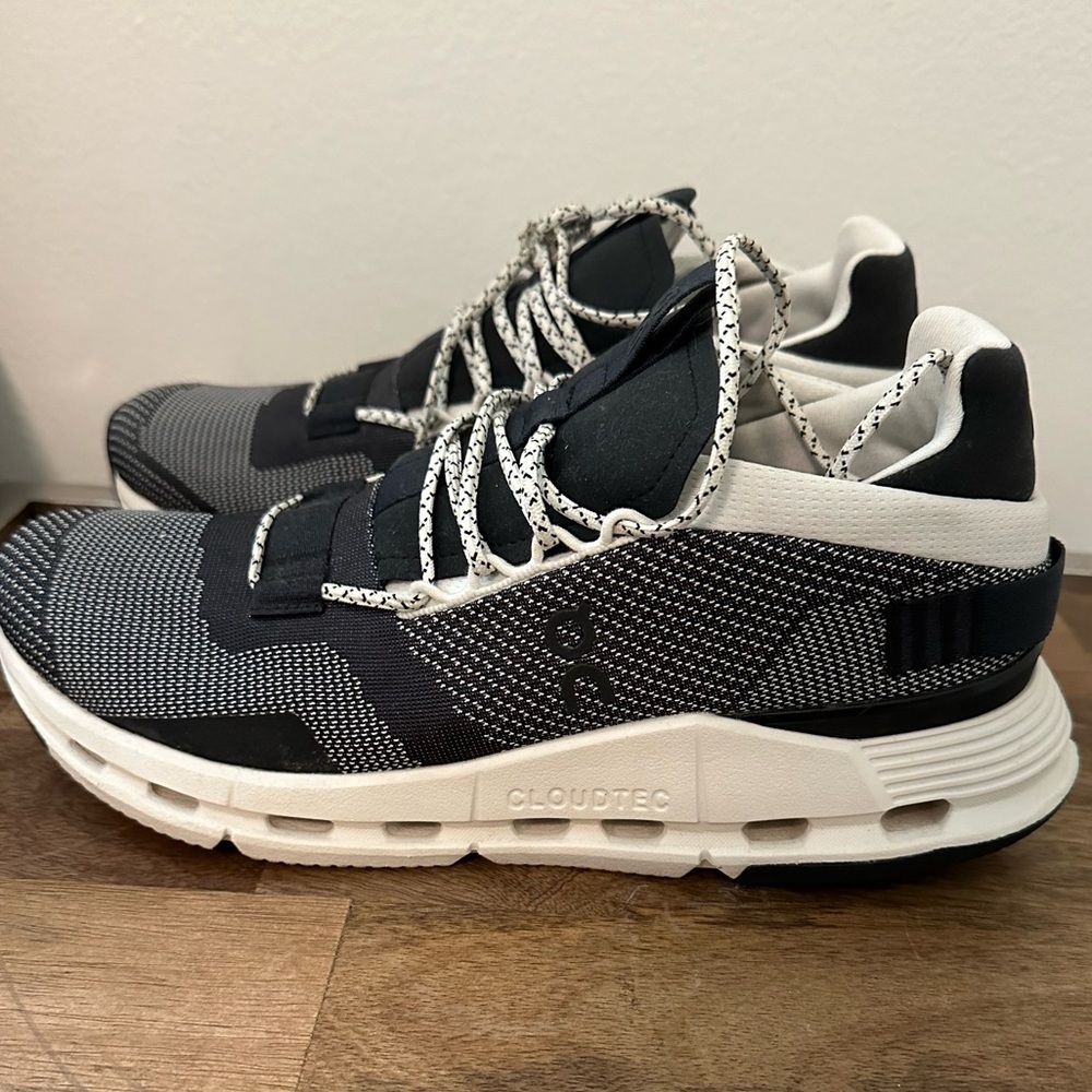 On Running Cloudnova women’s black & white sneakers